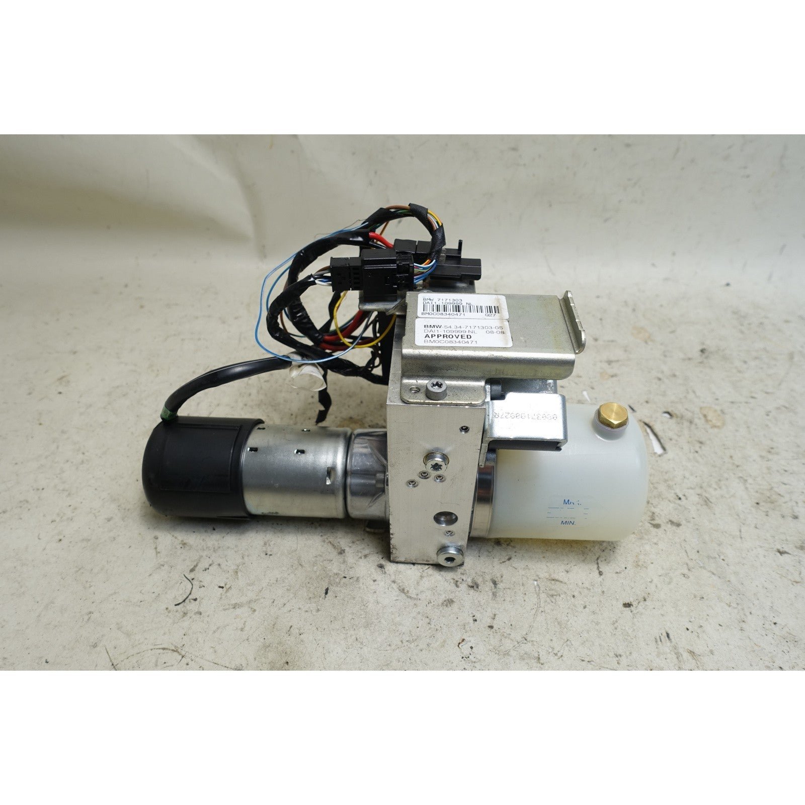 57_eff2bf4b-afec-448d-a75b-93e710083b0e.jpg Damaged BMW E88 1-Series Convertible Top Hydraulic Pump Motor Unit 2008-2013 OEM - Image 1