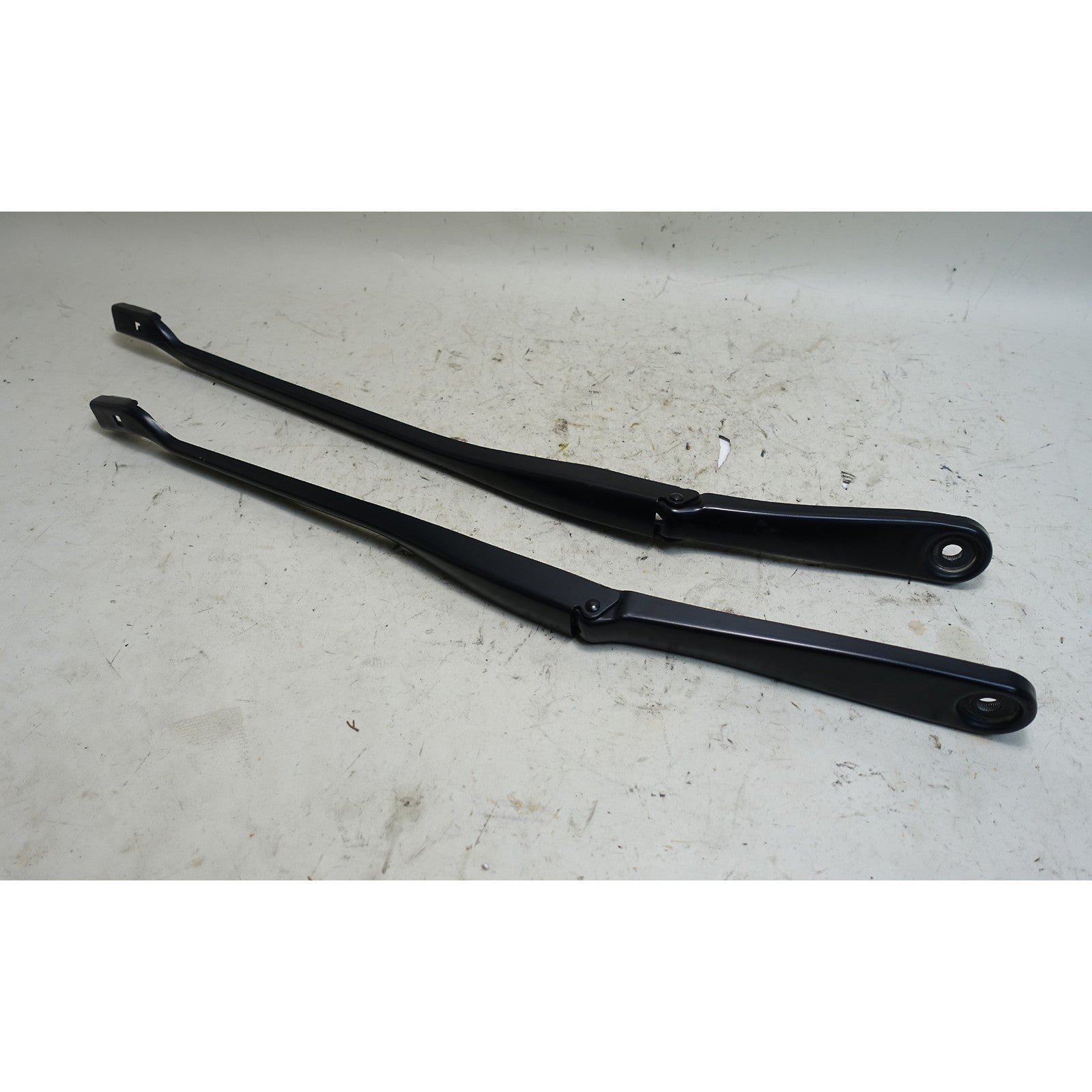57_f00e6ffd-b219-4cc5-970b-322085587639.jpg 2018-2023 BMW G30 5-Series Windshield Wiper Metal Arm Pair Left Right OEM - Image 1