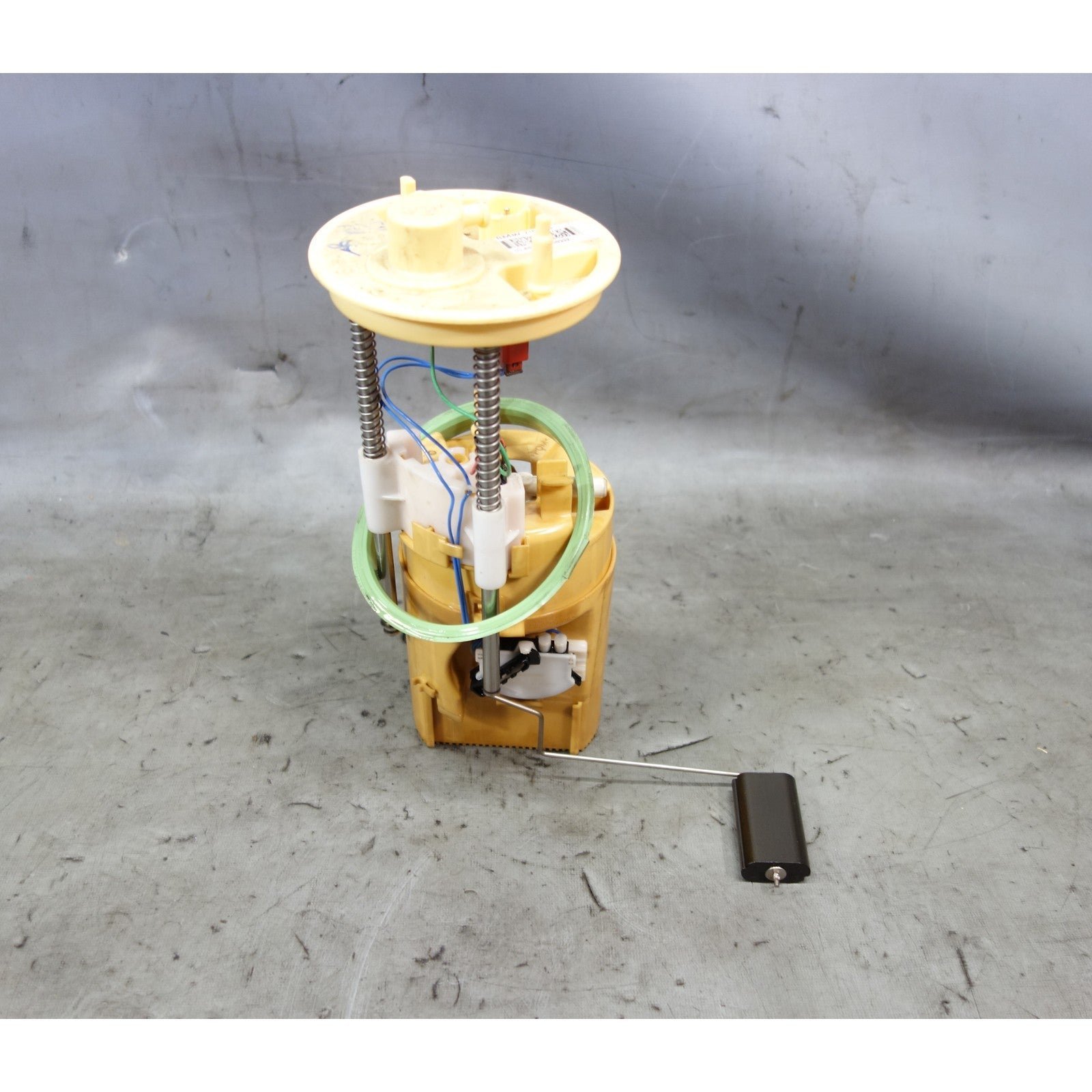 57_f3db4313-97e3-49cf-9efa-84793ca55d49.jpg 09-14 BMW E70 F15 X5 Diesel Factory Fuel Delivery Pump w Level Sender Right OEM - Image 1