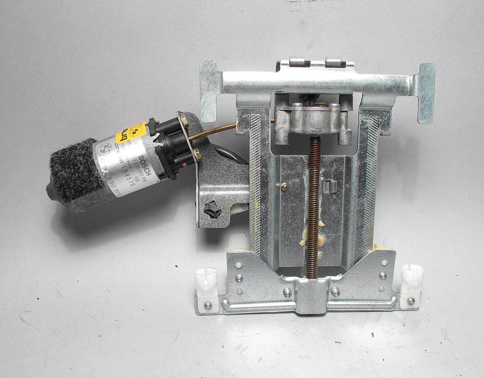 57_f62f79eb-7d8b-4626-827b-851a36fb5925.jpg BMW E39 5-Series E39 Right Front Headrest Adjustment Motor 1996-1999 USED OEM - Image 1