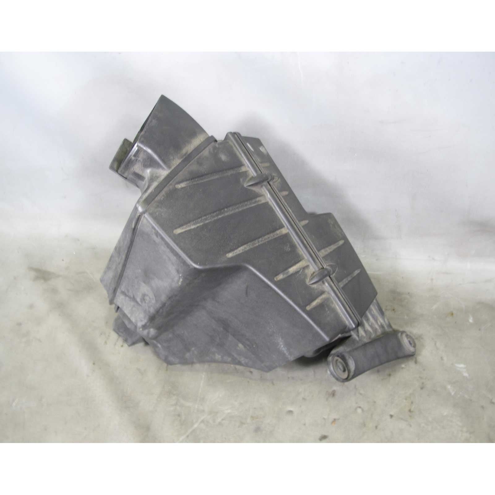 57_fccf5ff0-fdbc-4136-8e30-7c287febb929.jpg 2006 BMW E90 E91 325i 330i 3-Series Air Intake Filter Housing Silencer Box OEM - Image 1