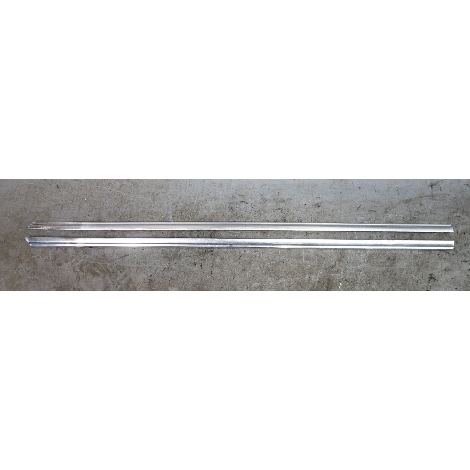 57_fe5befec-af75-4f6f-a34a-2f455ba57028.jpg 82-88 BMW E28 5-Series Front Door Exterior Chrome Lower Window Trim Pair OEM - Image 1