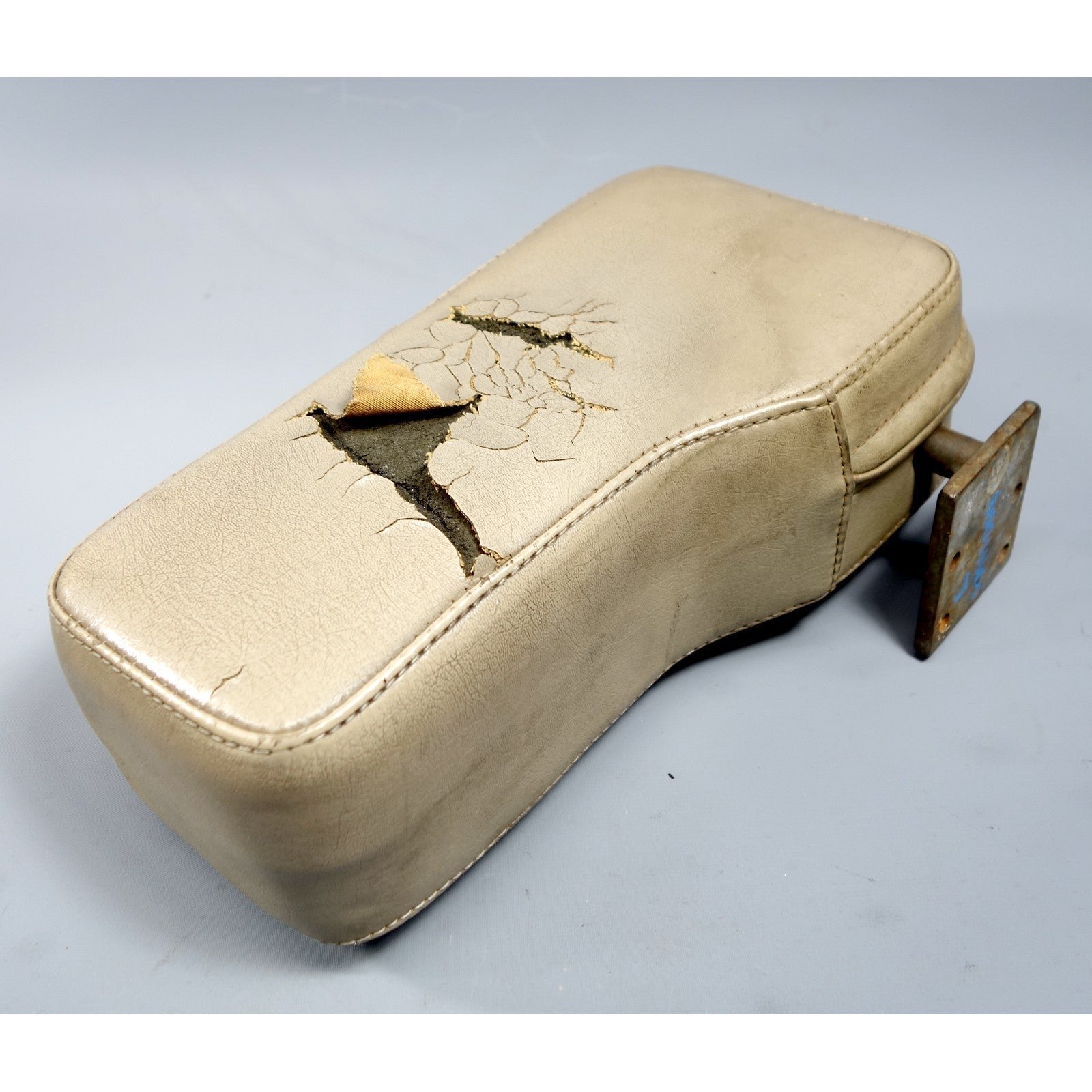 57_fefd7bc7-80a4-4f1d-ba5a-f2439326d7eb.jpg 1985-1991 BMW E30 3-Series Front Left Drivers Seat Armrest Pearl Beige Leather - Image 1