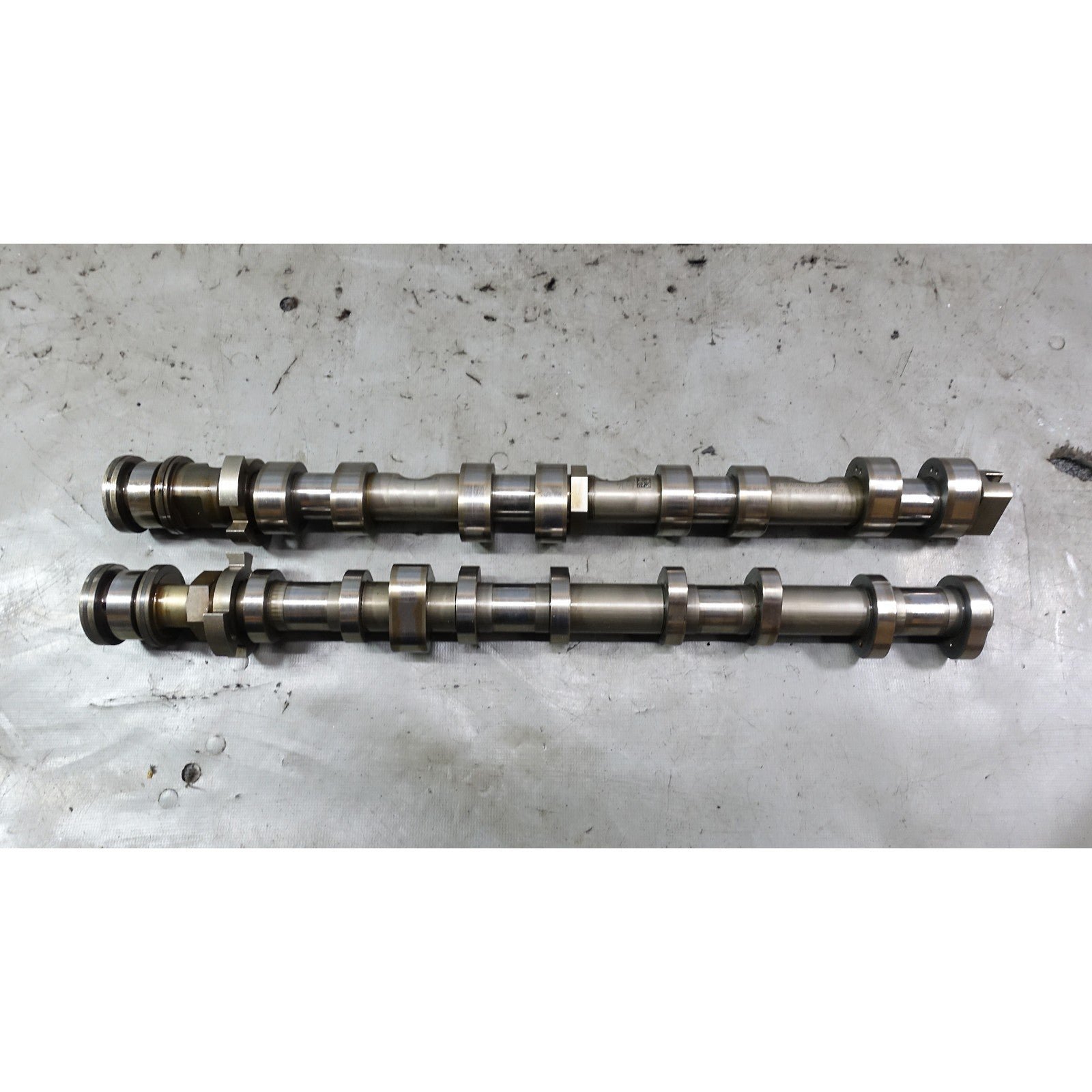 57_ff6e7ca4-901a-45c1-9bbf-929ba5c1bff5.jpg 13-18 BMW N63N S63N Twin-Turbo V8 Bank 1 Right Camshaft Pair Inlet Exhaust OE - Image 1
