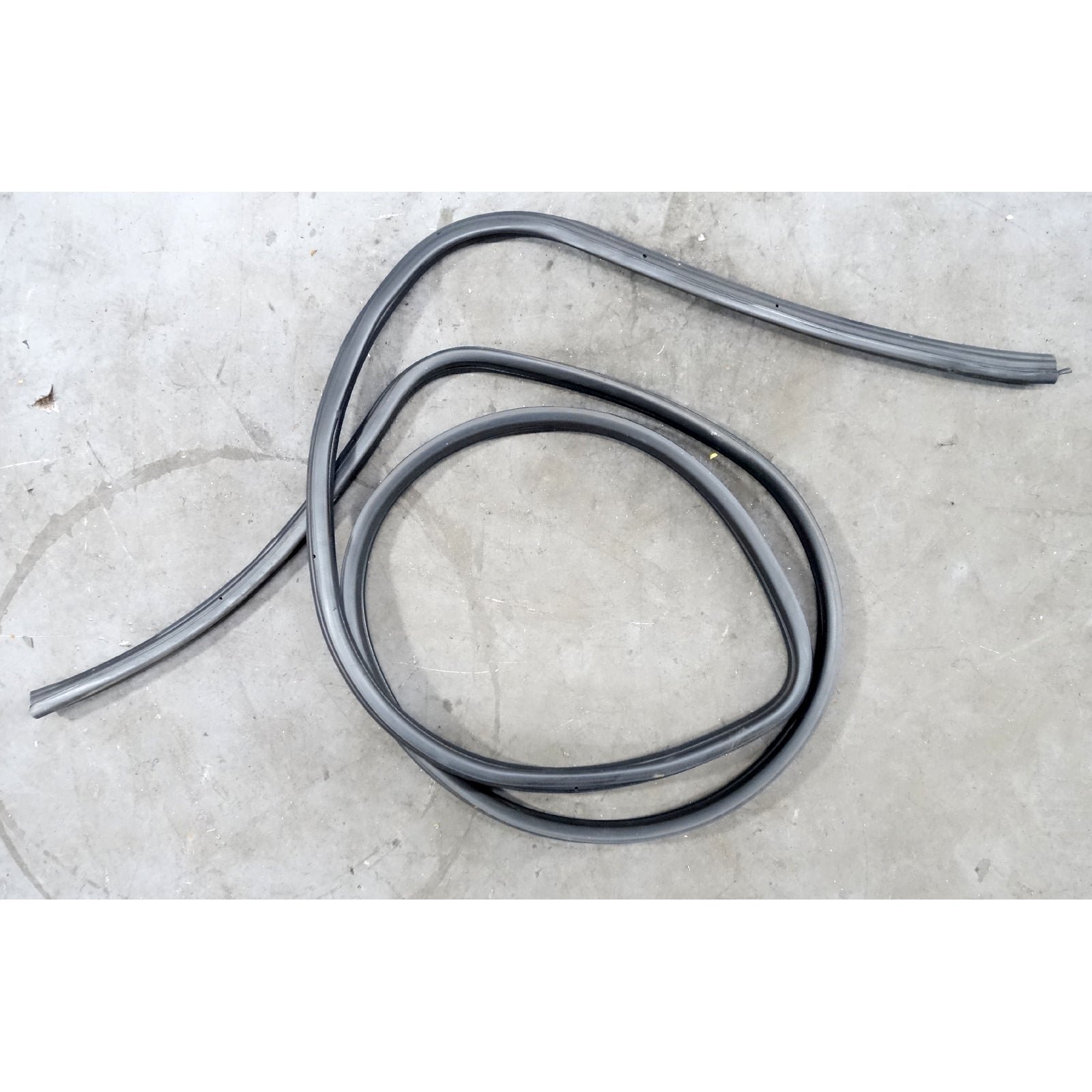 inv_038338.jpg 1995-1999 BMW E36 3-Series 318ti Compact Front Door Seal Left Right Black OEM - Image 1