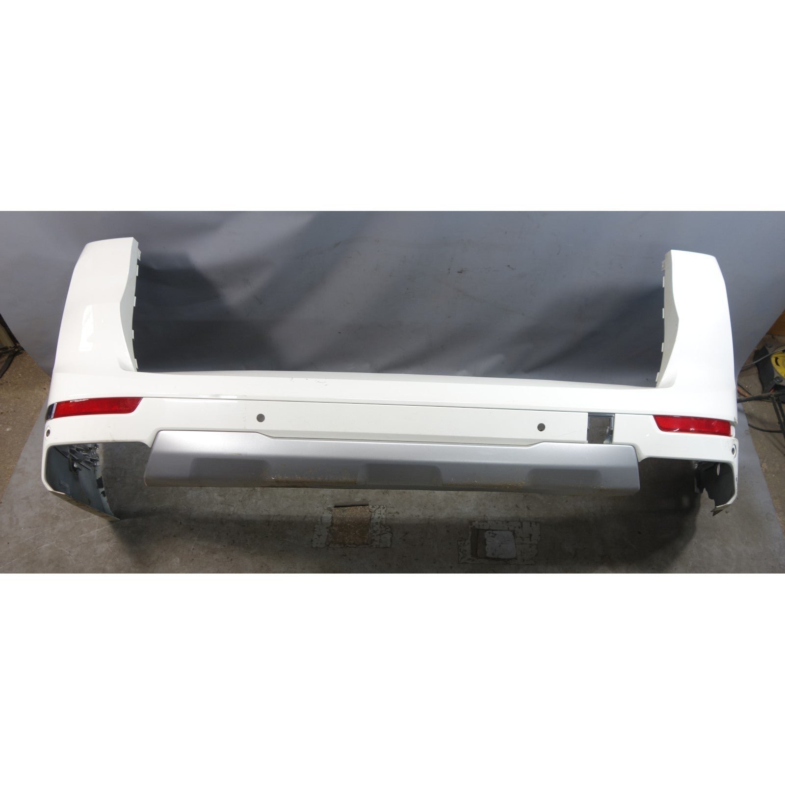 inv_056133.jpg Damaged 2019-2022 BMW G07 X7 Rear Bumper Cover Trim Panel White OEM - Image 1