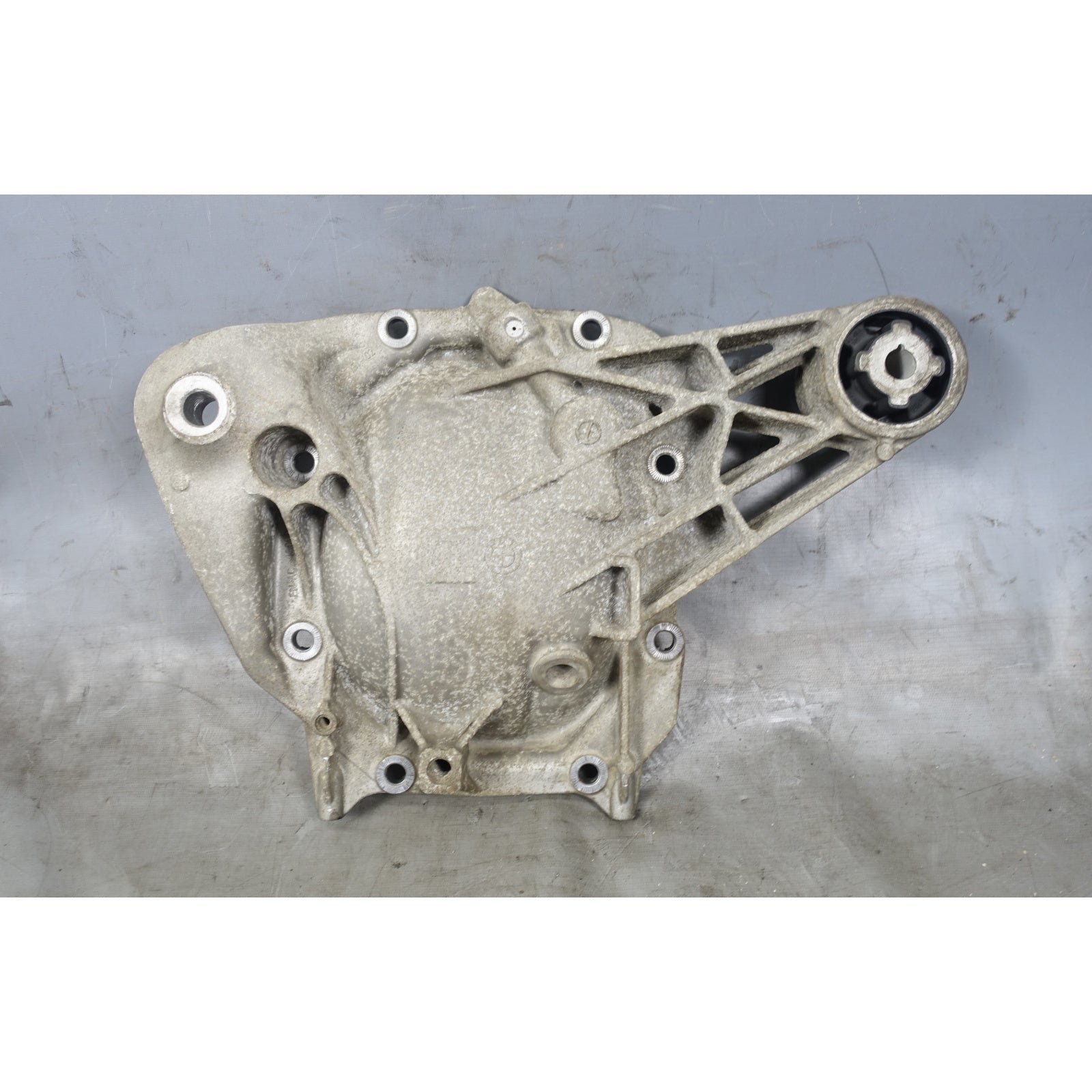 inv_056290.jpg BMW G05 X5 G07 X7 Rear Differential Carrier Mount Cover 2019-2025 OEM - Image 1