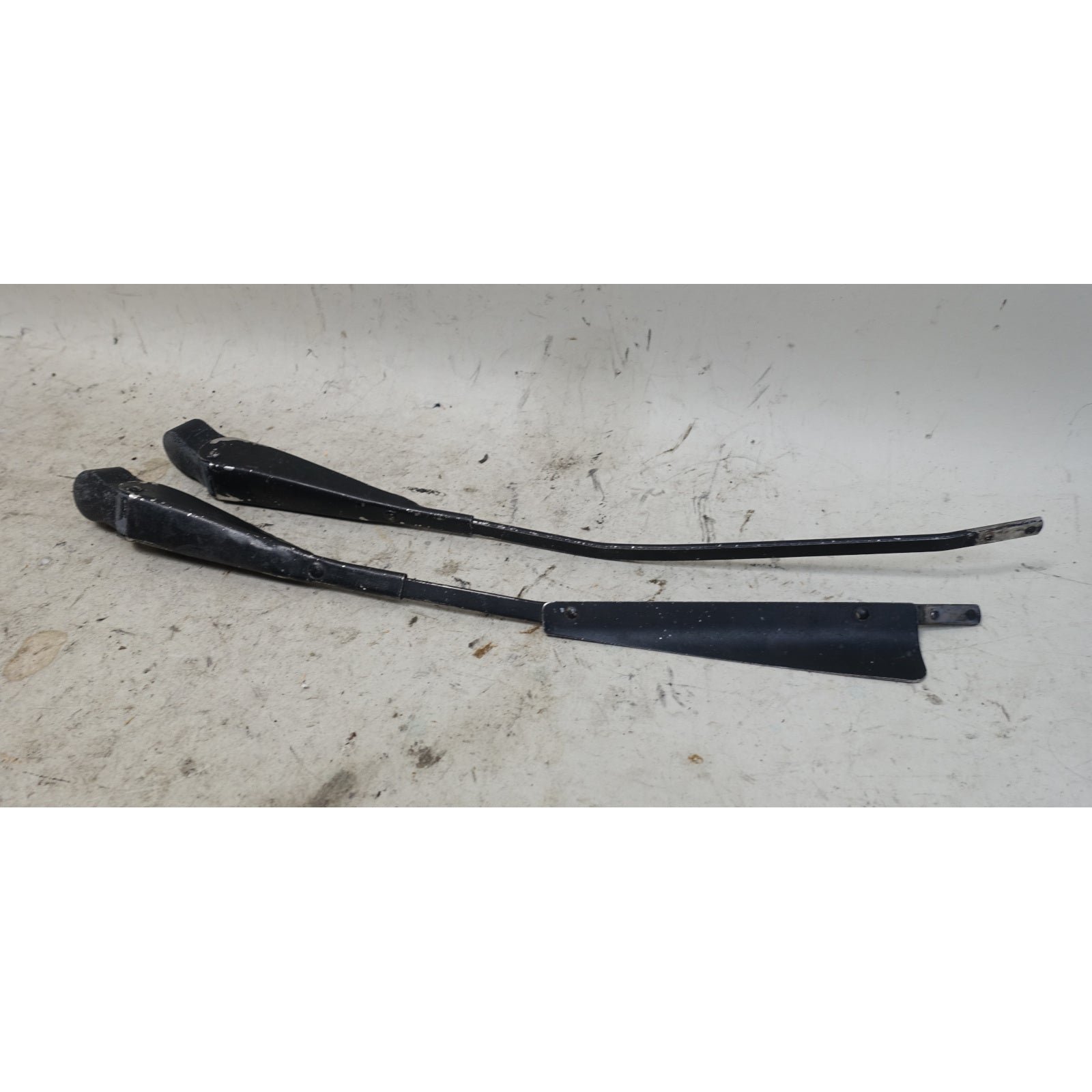 inv_056571.jpg BMW 2002 E10 114 Windshield Wiper Arm Pair Left Right Metal OEM 1973-1976 - Image 1