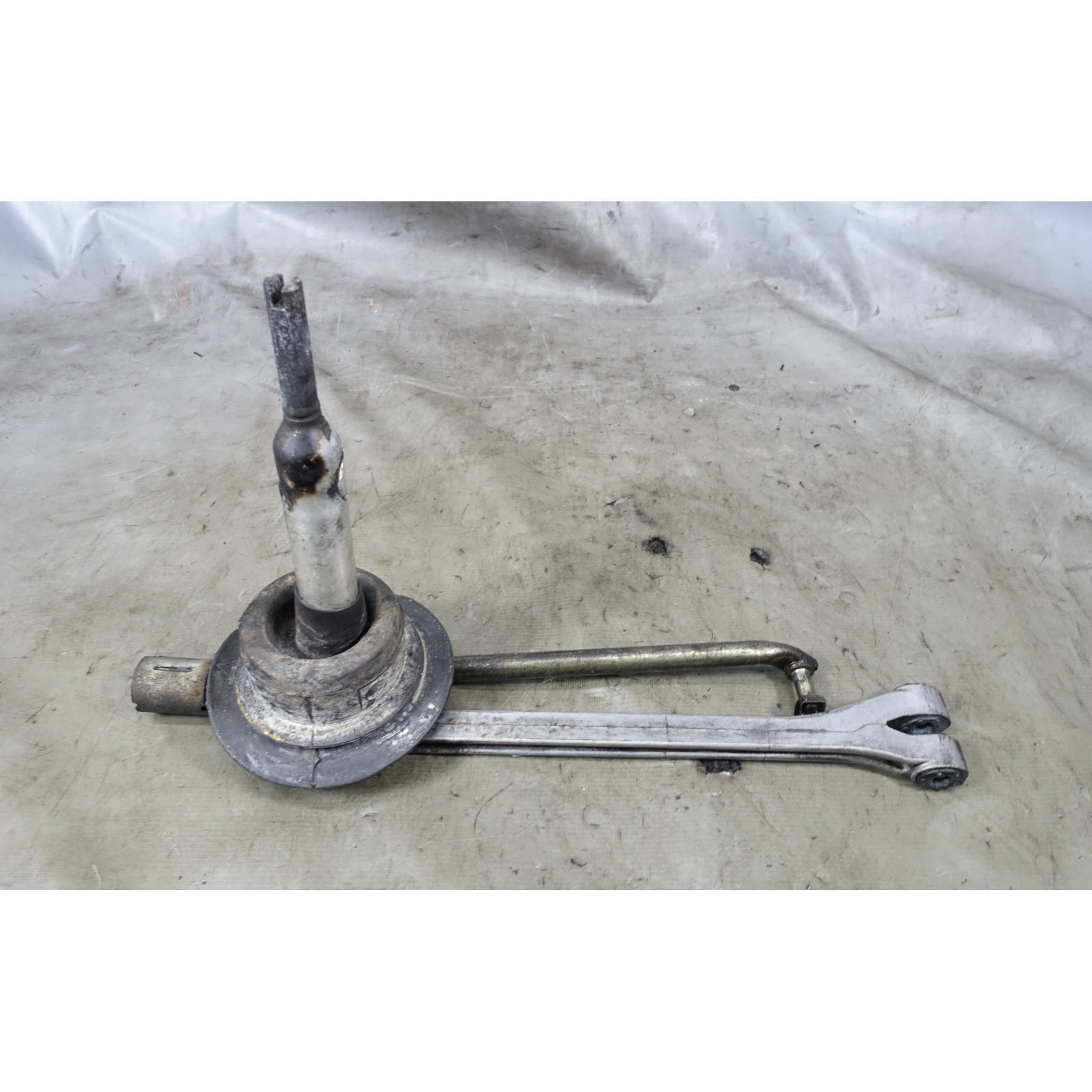 inv_056941.jpg BMW E39 540i M5 6-Speed Manual Shifter Linkage Lever OEM 1997-2003 - Image 1